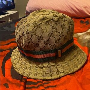 Gucci Elegant Black and Brown Fabric